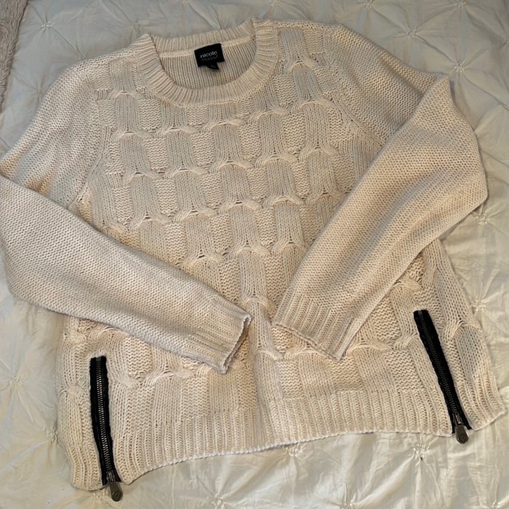 White Side Zipper Sweater
